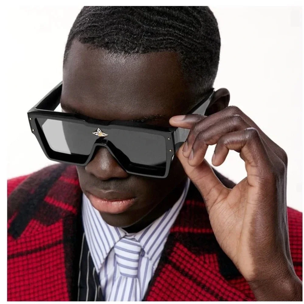 Square Sunglasses Women Men Flat Top Fashion Shades Star Accent Black Lens Gafas